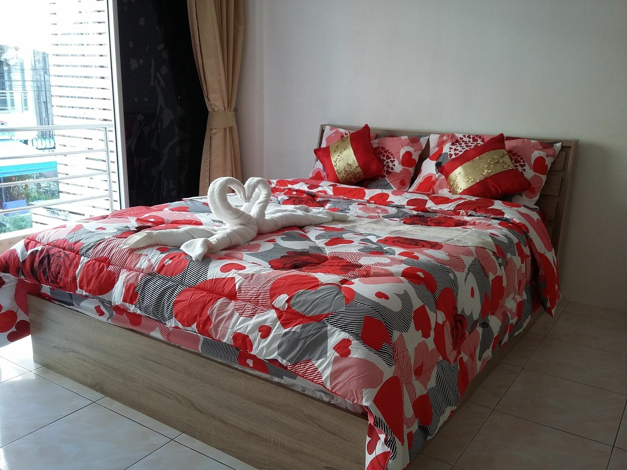 Sunshine Guesthouse Patong Zewnętrze zdjęcie